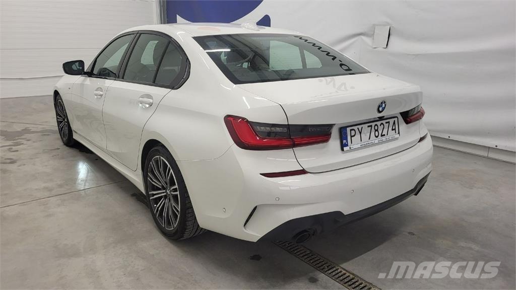 BMW 320 Автомобілі