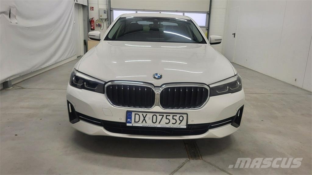BMW 518 Автомобілі