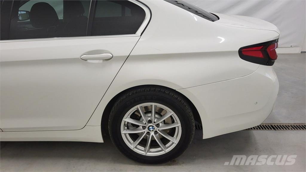 BMW 518 Автомобілі