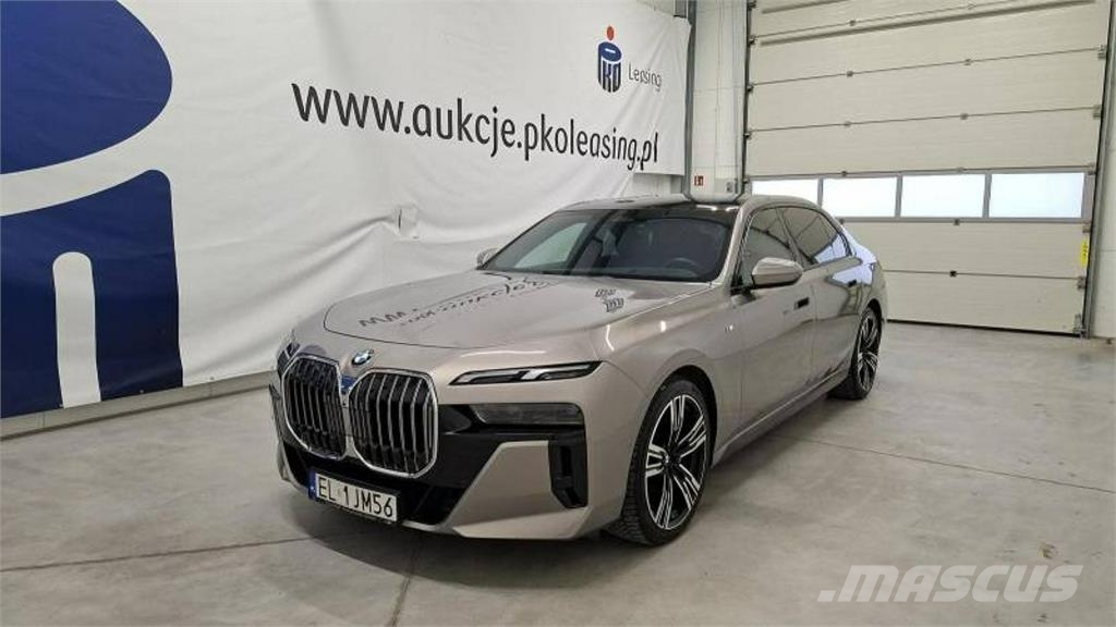 BMW 740 Автомобілі