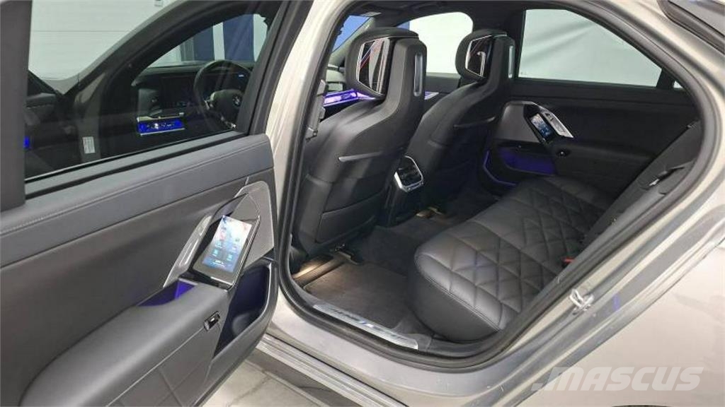 BMW 740 Автомобілі