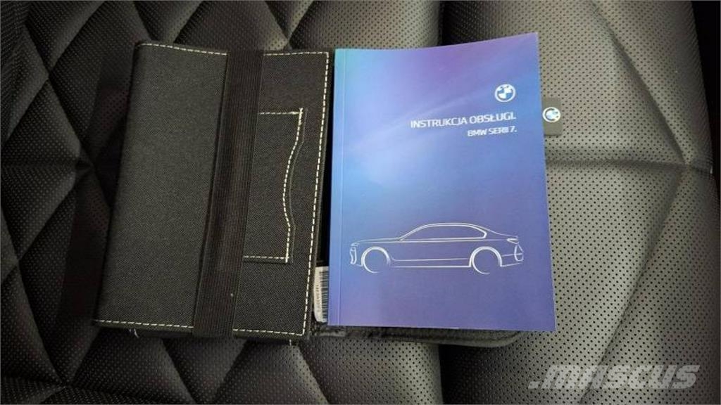 BMW 740 Автомобілі