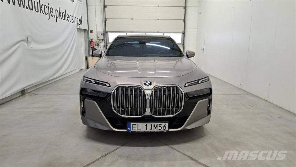 BMW 740 Автомобілі