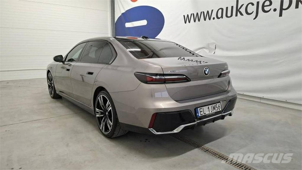 BMW 740 Автомобілі