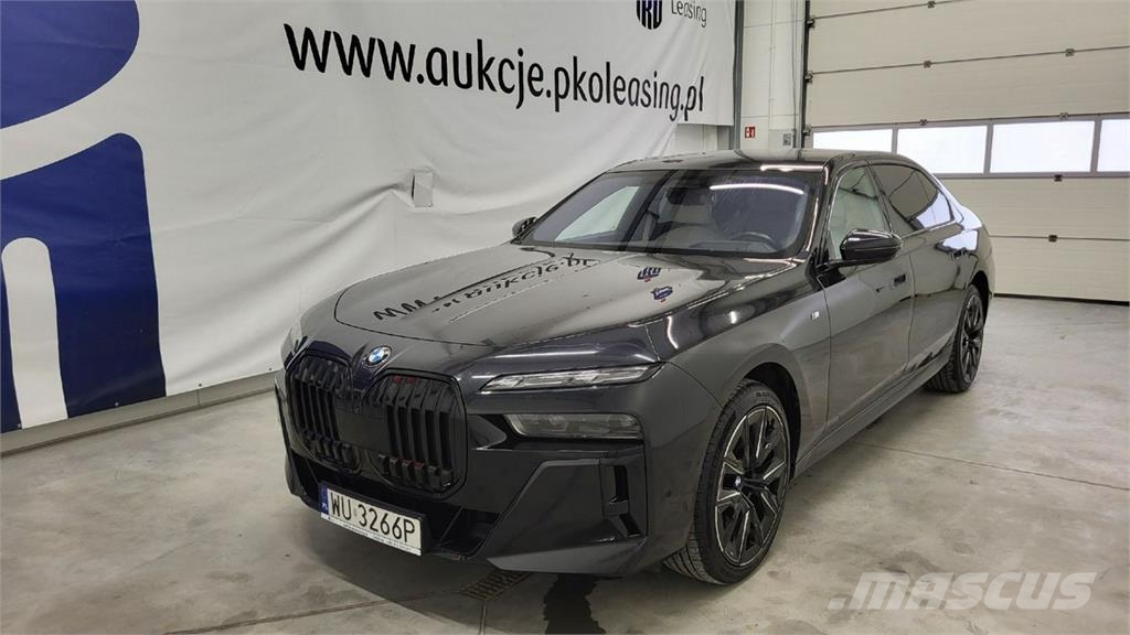 BMW 750 Автомобілі