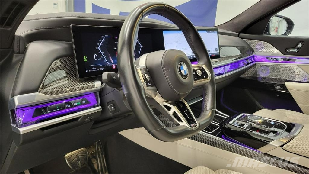 BMW 750 Автомобілі