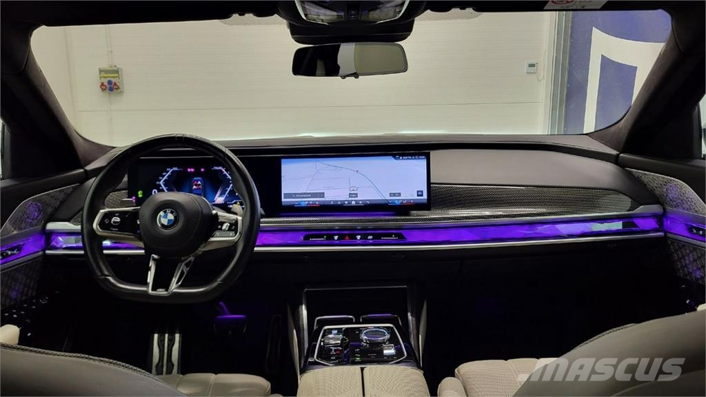 BMW 750 Автомобілі