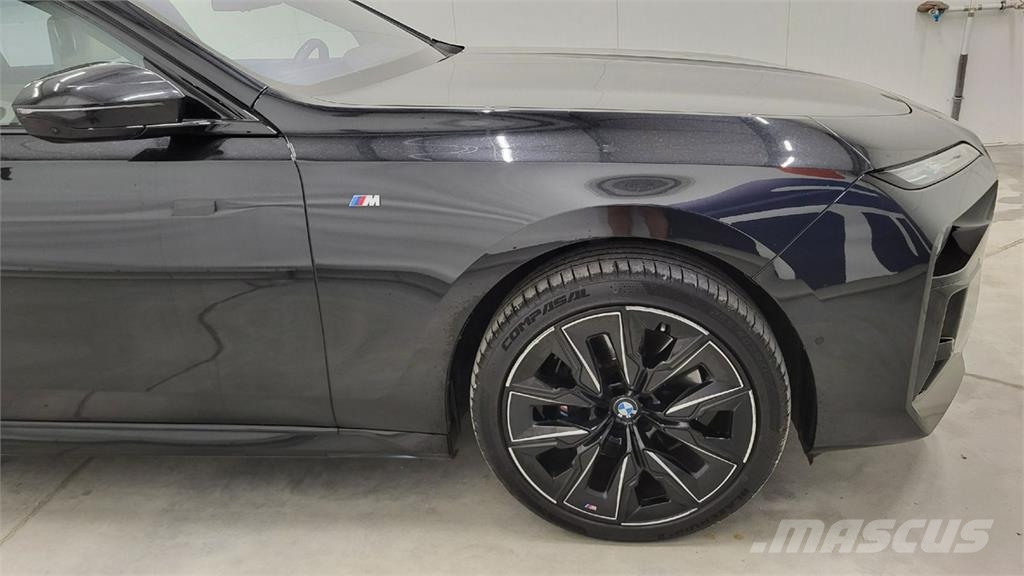 BMW 750 Автомобілі