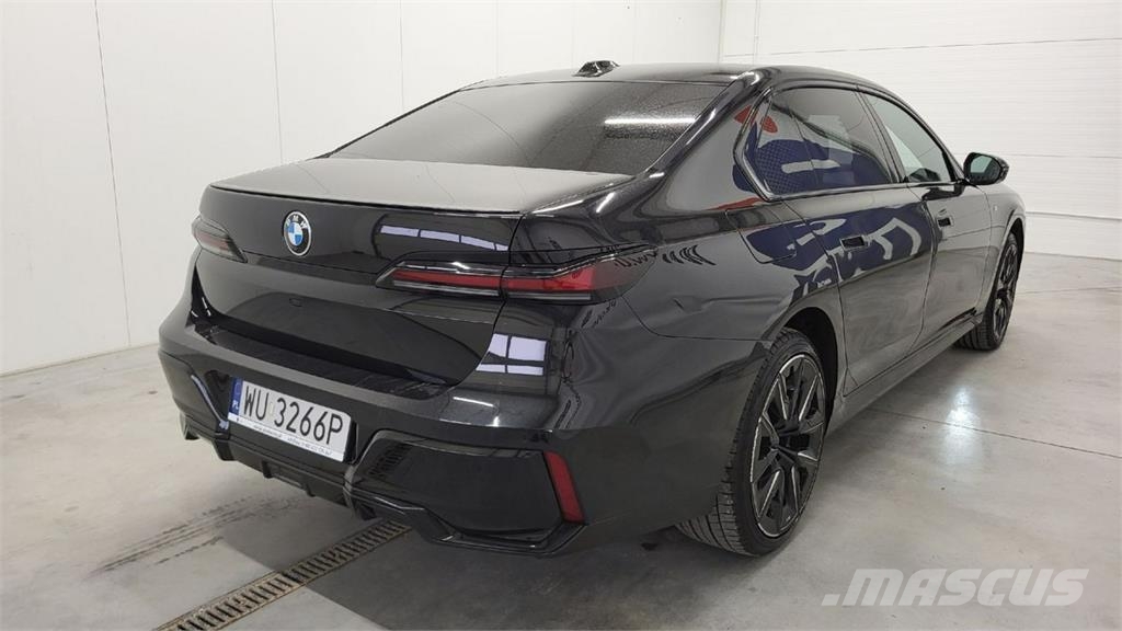 BMW 750 Автомобілі