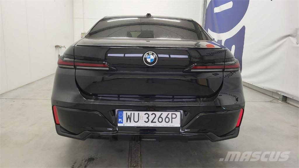 BMW 750 Автомобілі