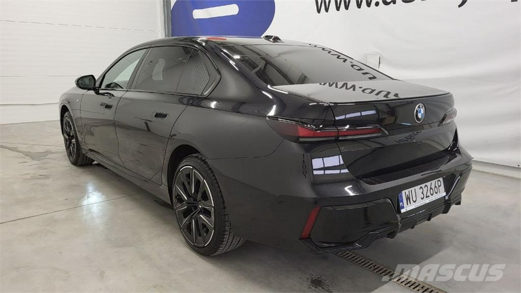 BMW 750 Автомобілі