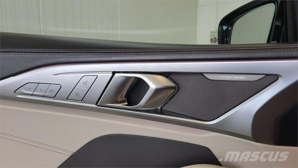 BMW 850 Автомобілі