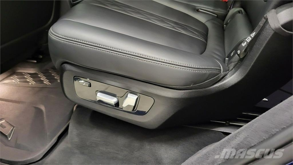 BMW X7 Автомобілі