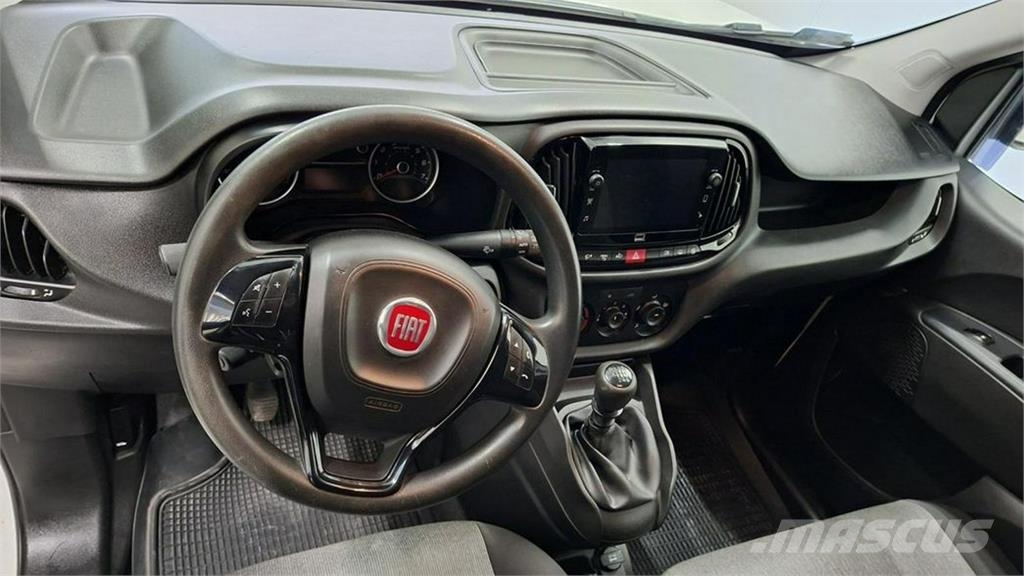 Fiat Doblo شاحنة مقفلة