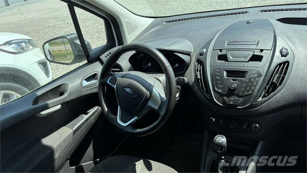 Ford Transit Courier 汽車