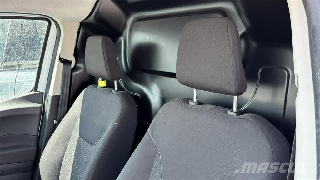 Ford Transit Courier 汽車