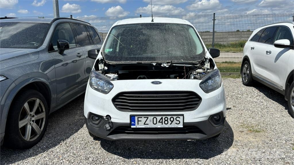 Ford Transit Courier 汽車