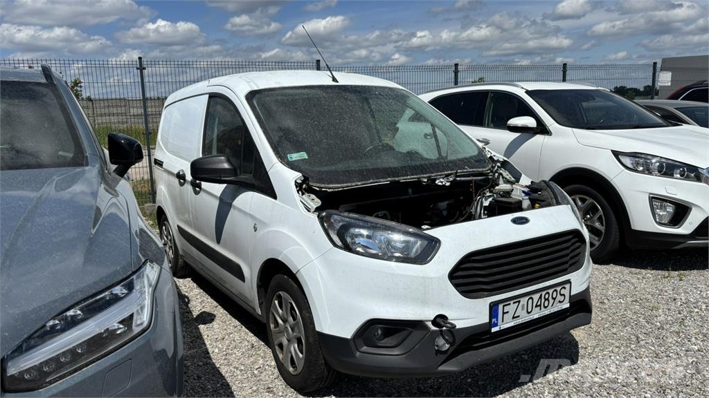 Ford Transit Courier 汽車