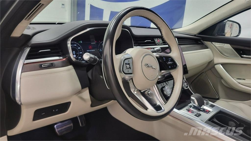Jaguar XF سيارات
