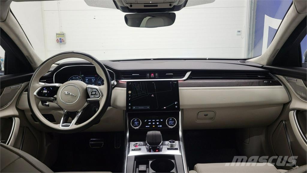 Jaguar XF سيارات