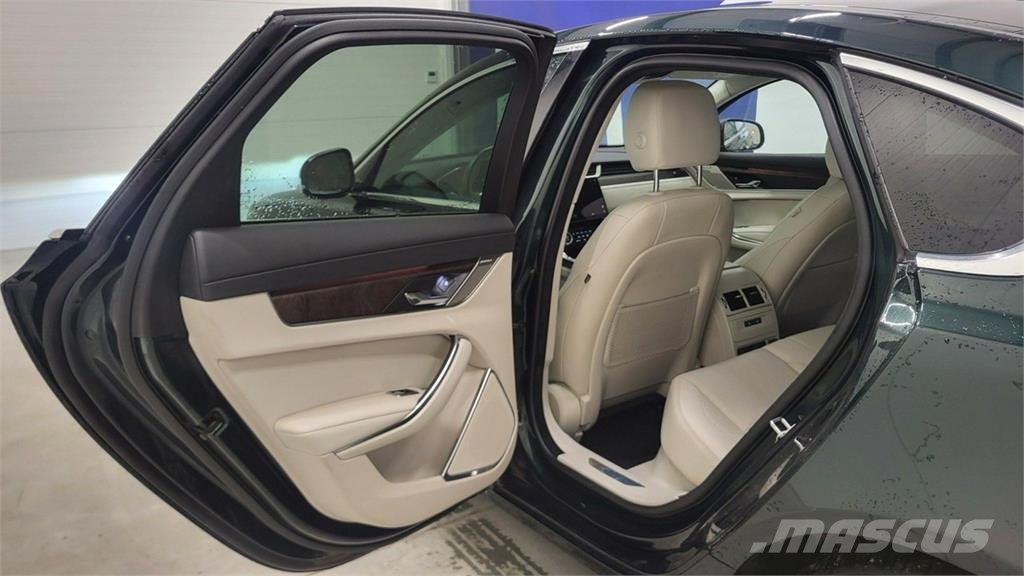 Jaguar XF سيارات