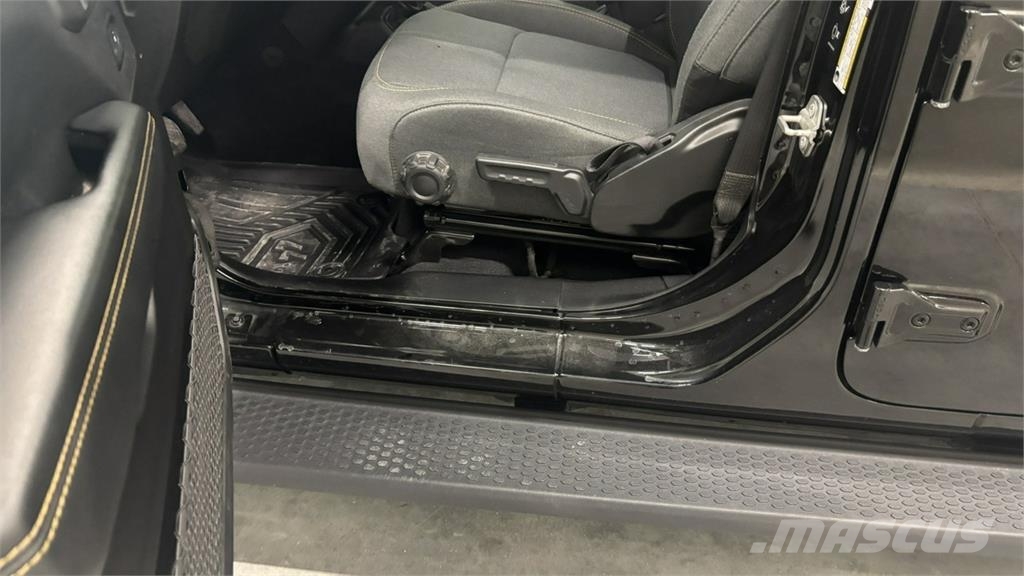 Jeep Wrangler Автомобілі