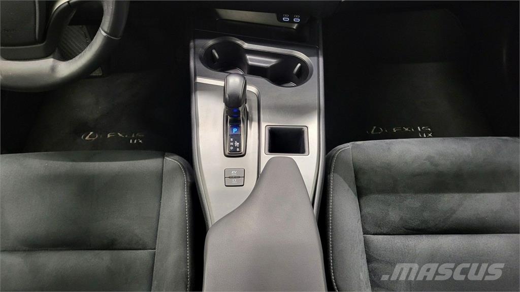 Lexus UX Lengvieji automobiliai