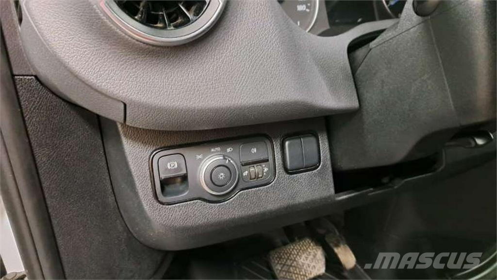 Mercedes-Benz Sprinter شاحنة مقفلة
