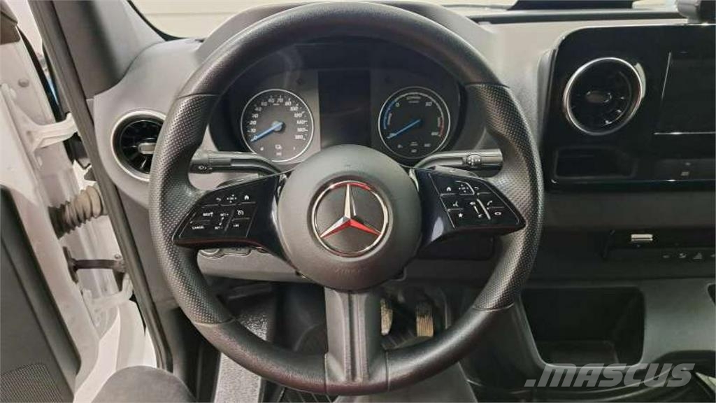 Mercedes-Benz Sprinter شاحنة مقفلة