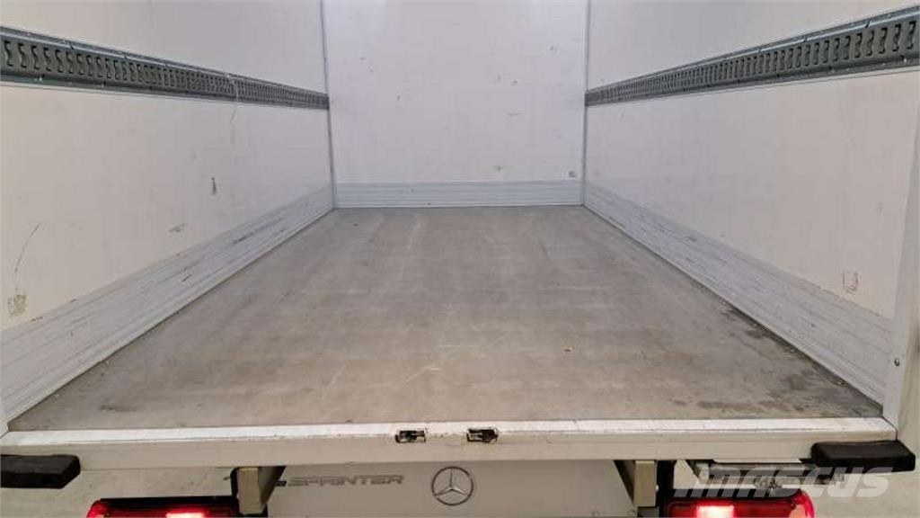 Mercedes-Benz Sprinter شاحنة مقفلة