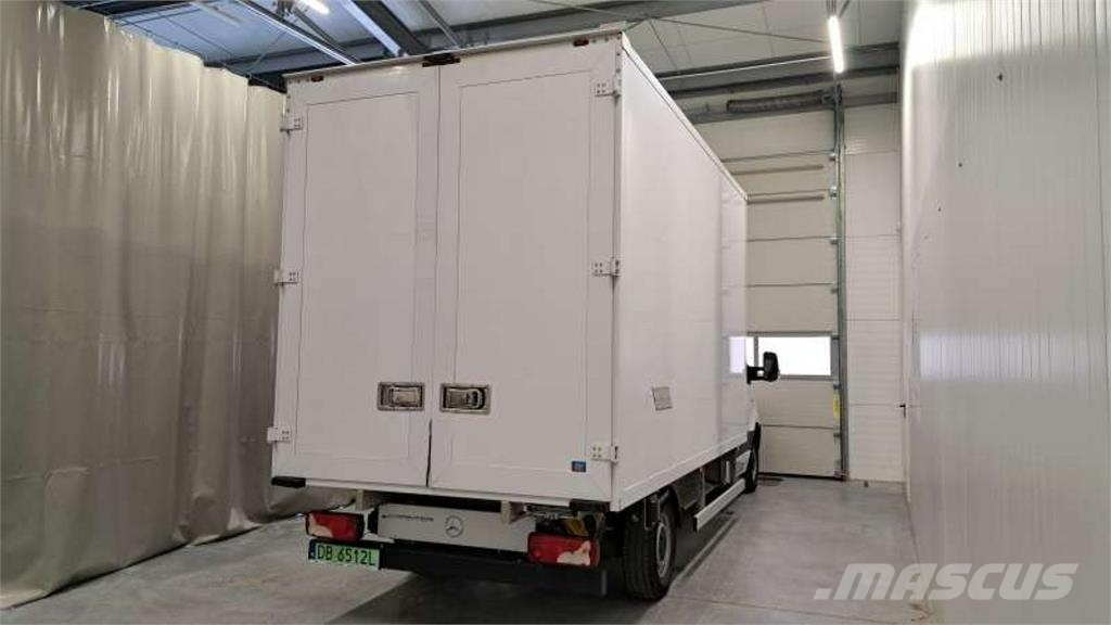Mercedes-Benz Sprinter شاحنة مقفلة