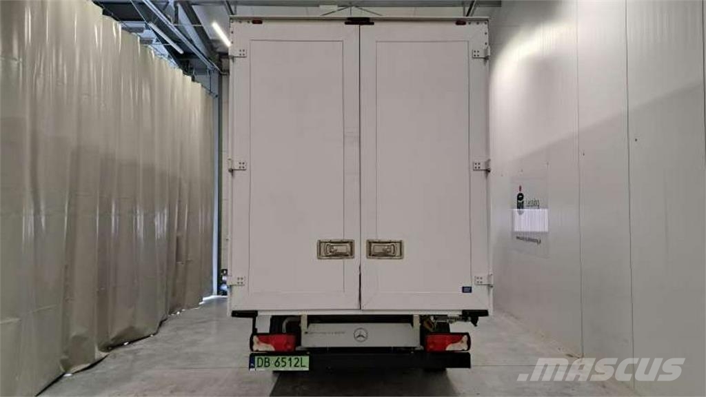 Mercedes-Benz Sprinter شاحنة مقفلة