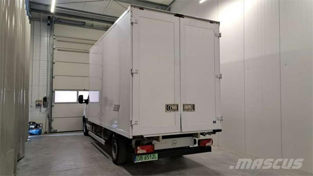Mercedes-Benz Sprinter شاحنة مقفلة