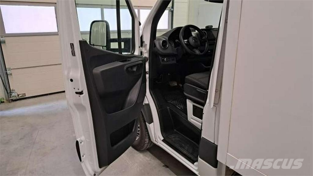 Mercedes-Benz Sprinter شاحنة مقفلة