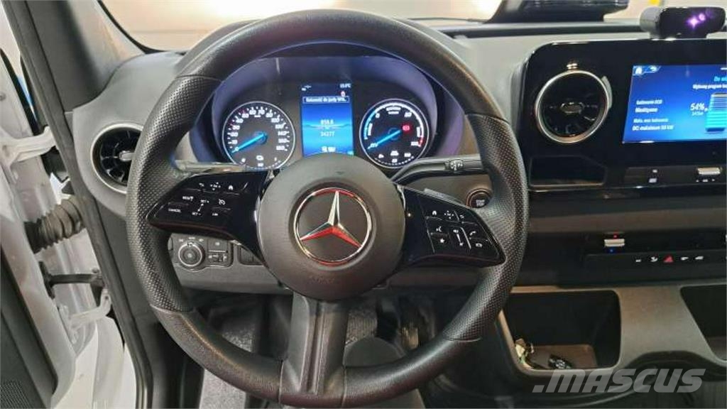 Mercedes-Benz Sprinter شاحنة مقفلة