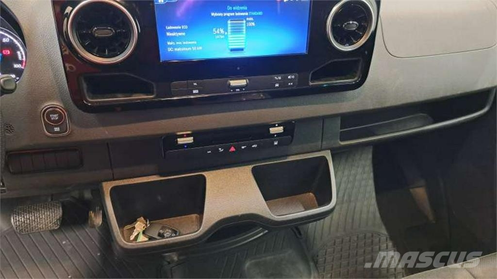 Mercedes-Benz Sprinter شاحنة مقفلة