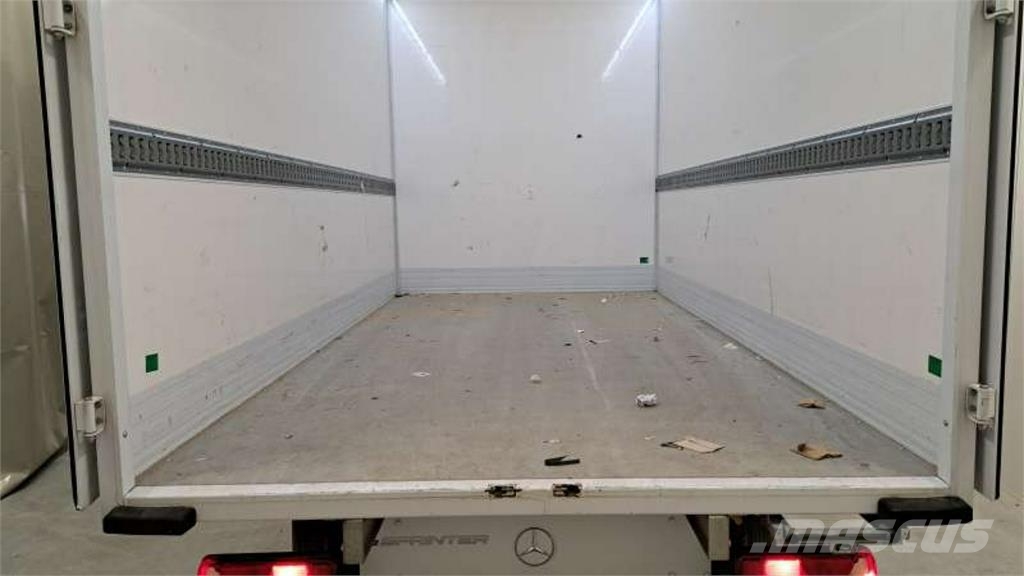 Mercedes-Benz Sprinter شاحنة مقفلة