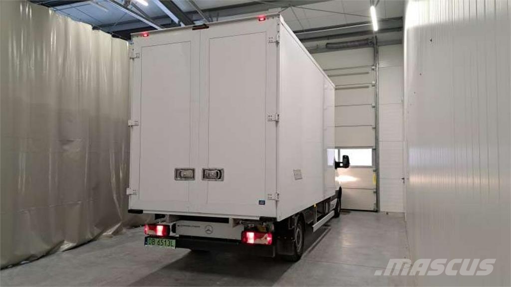Mercedes-Benz Sprinter شاحنة مقفلة