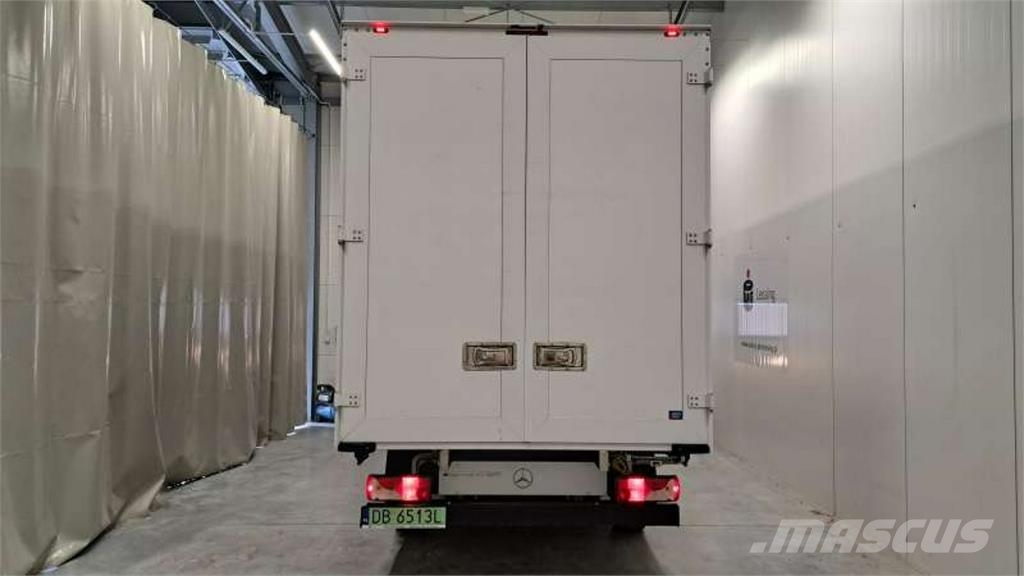 Mercedes-Benz Sprinter شاحنة مقفلة