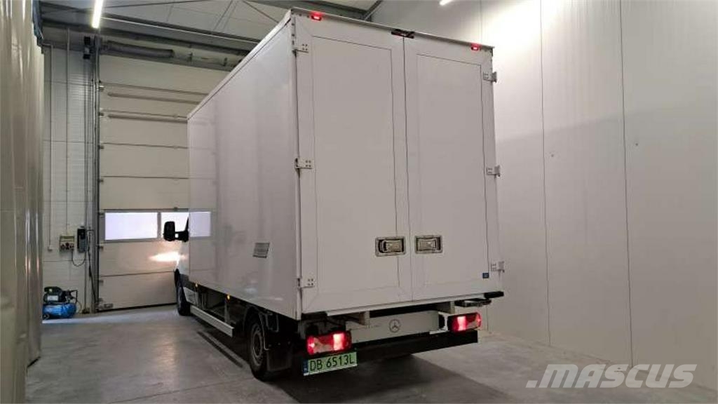 Mercedes-Benz Sprinter شاحنة مقفلة