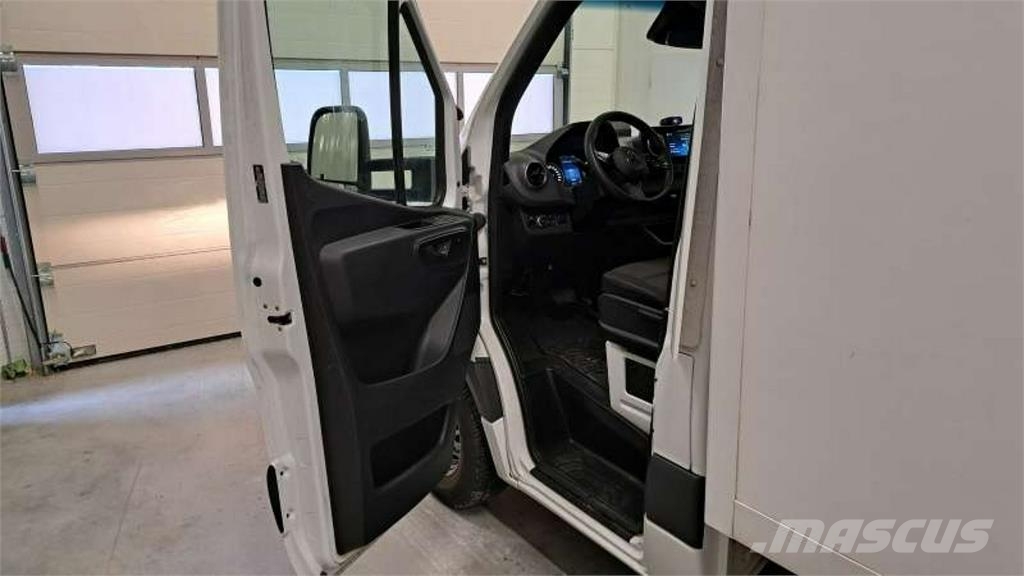 Mercedes-Benz Sprinter شاحنة مقفلة