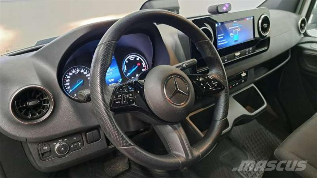 Mercedes-Benz Sprinter شاحنة مقفلة