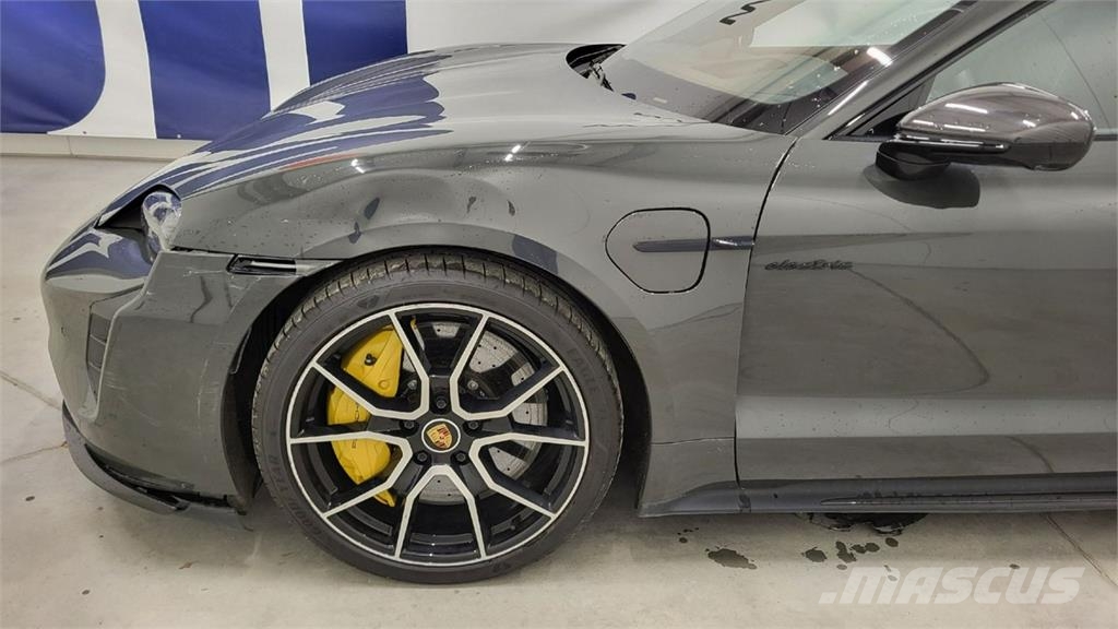 Porsche Taycan سيارات