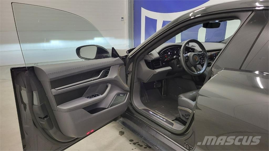 Porsche Taycan سيارات