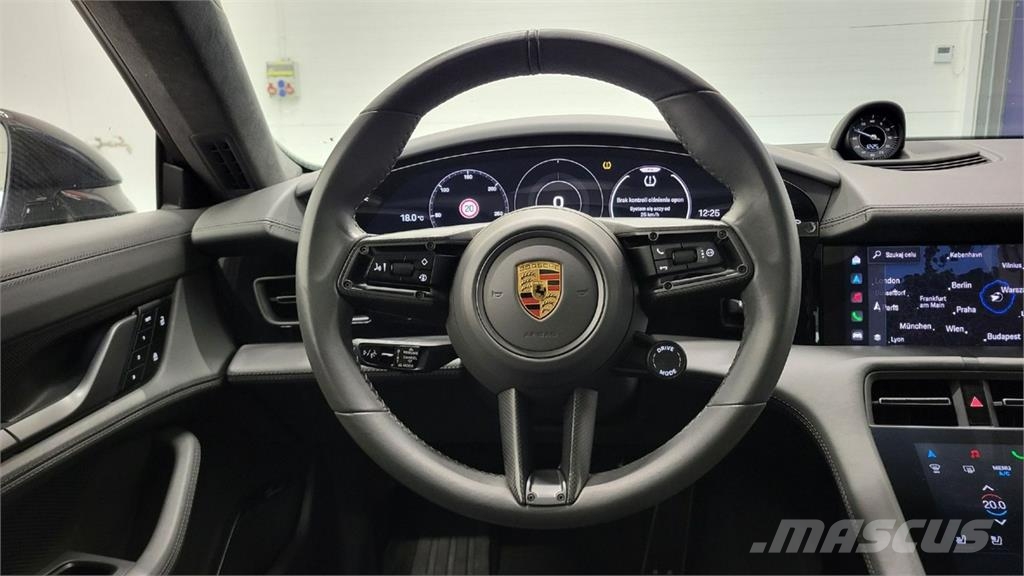 Porsche Taycan سيارات