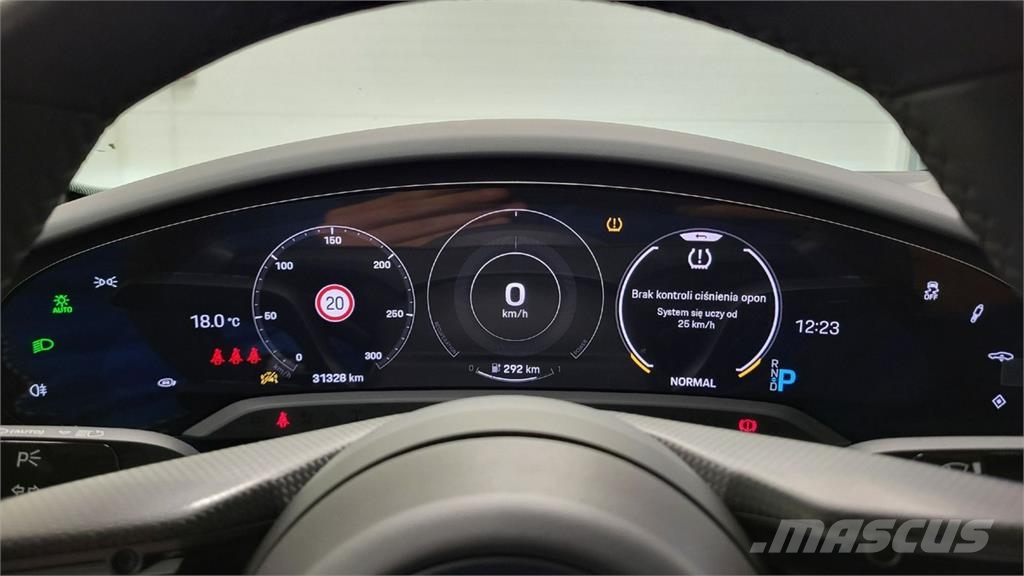 Porsche Taycan سيارات