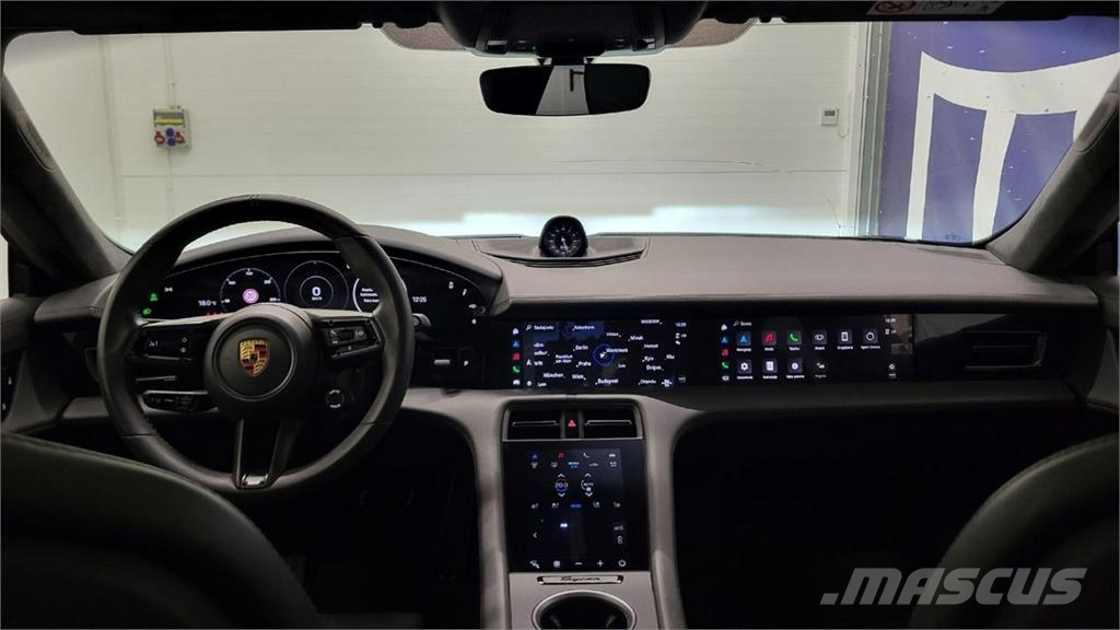 Porsche Taycan سيارات