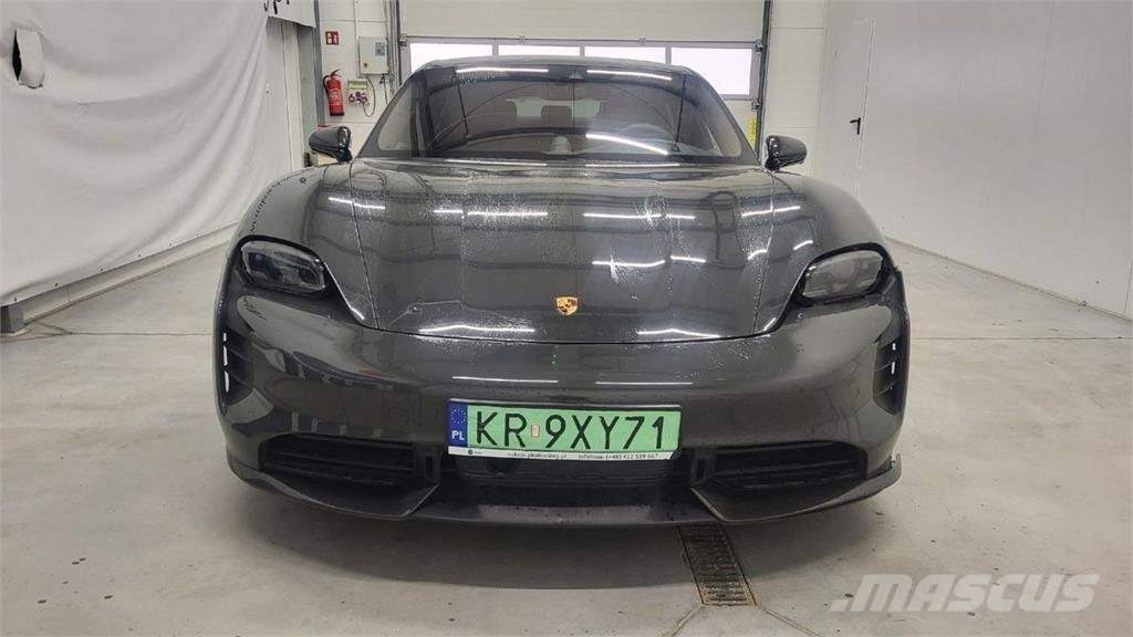 Porsche Taycan سيارات