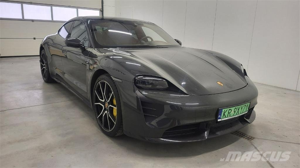 Porsche Taycan سيارات