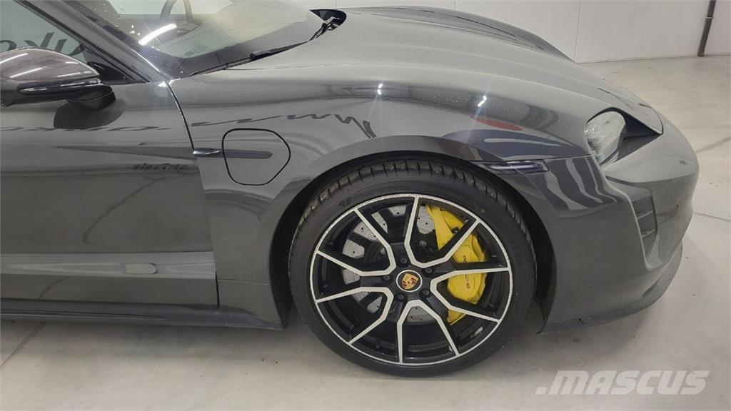 Porsche Taycan سيارات
